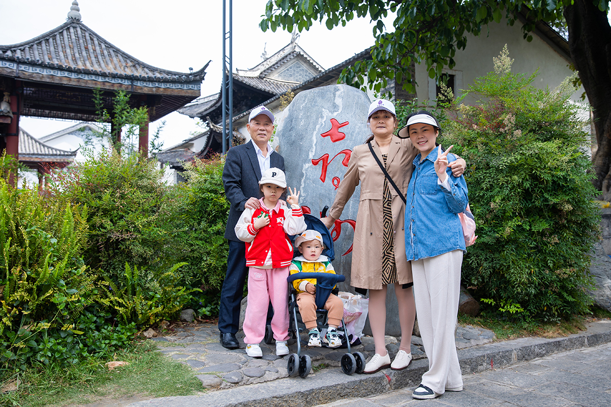 爱善天使带优秀员工及其父母免费游云南